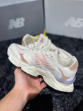 New Balance Off White/Nude